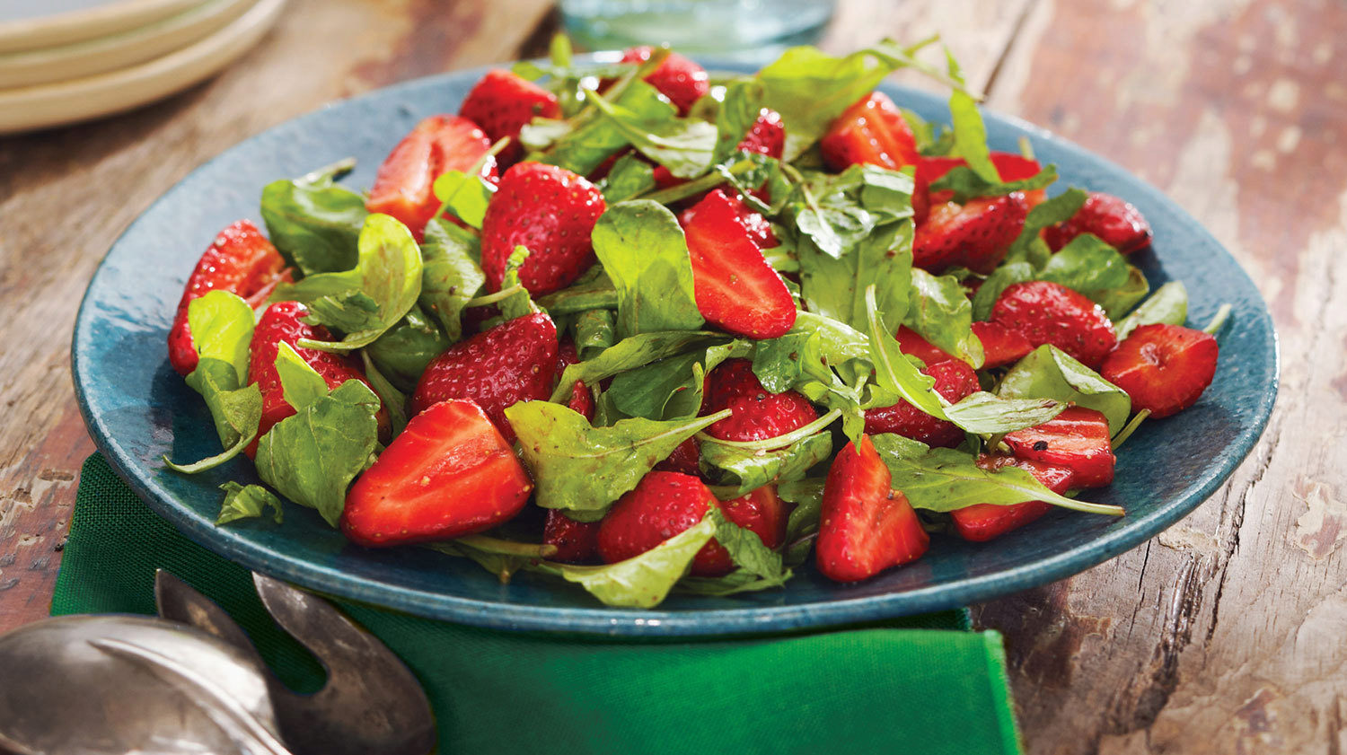 strawberry and arugula salad with balsamic vinaigrette